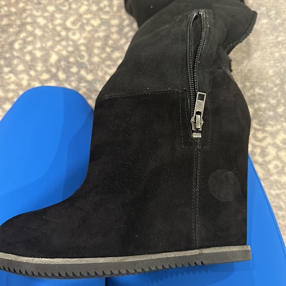 UGG MONDRI OVER THE KNEE BOOT IN SOFT SHEEPSKIN 4 INCH WEDGE - Picture 4 of 13